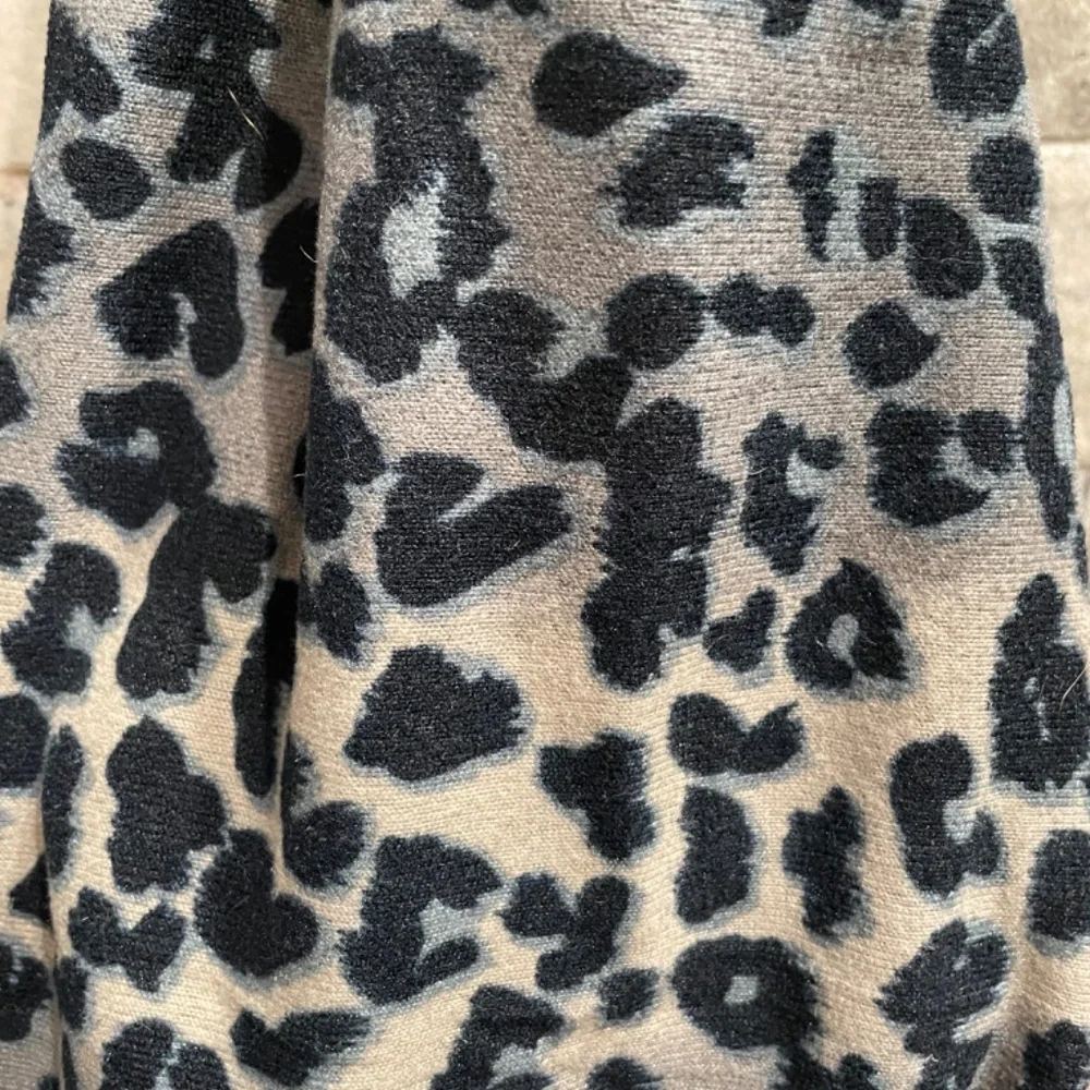 ❤️ LEOPARD BLACK PRINT INFINITY SCARF